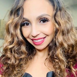 Meet your Posher, Clarissa